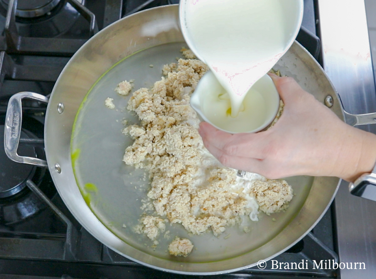 In a large skillet over medium heat, add chicken, and ¾ cup chicken broth. Stir in 1 cup heavy whipping cream. Gently simmer.